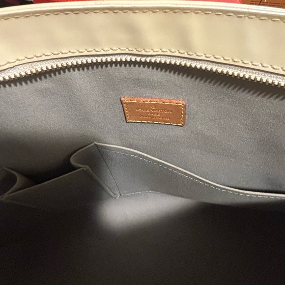 Louis Vuitton Brentwood Vernis Bag Leather Pearle - Picture 12 of 12